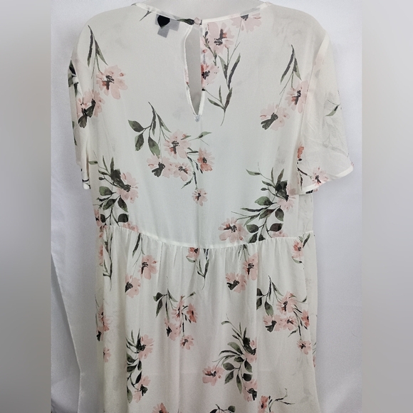 NWOT TORRID WHITE FLORAL CHIFFON SHORT FLUTTER SLEEVE HI-LO TUNIC TOP (#1,387) - Picture 6 of 7